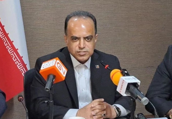 رئیس اتحادیه طلا و جواهر تهران گفت: نوسان شدید اونس جهانی طلا، تغییرات نرخ ارز و ضعف نظارت بر پلتفرم‌های آنلاین خرید و فروش طلا، سه عامل اصلی نوسان در بازار به شمار می روند هرچند بازار داخلی اکنون در وضعیت التهاب جدی قرار ندارد.