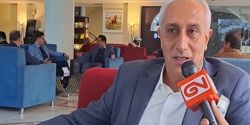 رییس اتحادیه طلا و جواهر ارومیه بیان داشت: تعداد واحدهای صنف طلافروشی در این شهر نسبت به جمعیت آن به‌شدت بالا رفته است و در حال حاضر تنها در شهر ارومیه با جمعیتی حدود یک‌میلیون نفر، 900 مغازه طلافروشی فعال است.