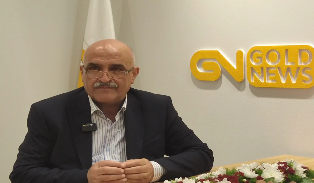 رئیس اتحادیه طلا و جواهر سمنان یکی از مشکلات صنف طلا را ازدیاد اعضای صنف عنوان کرد و بیان داشت: متاسفانه در 2 الی 3 سال اخیر با توجه به رشد قیمت طلا، تعداد اعضای صنف طلا نیز دو تا سه برابر شده است و بسیاری از جوانان تحصیلکرده با مدارک لیسانس و فوق...