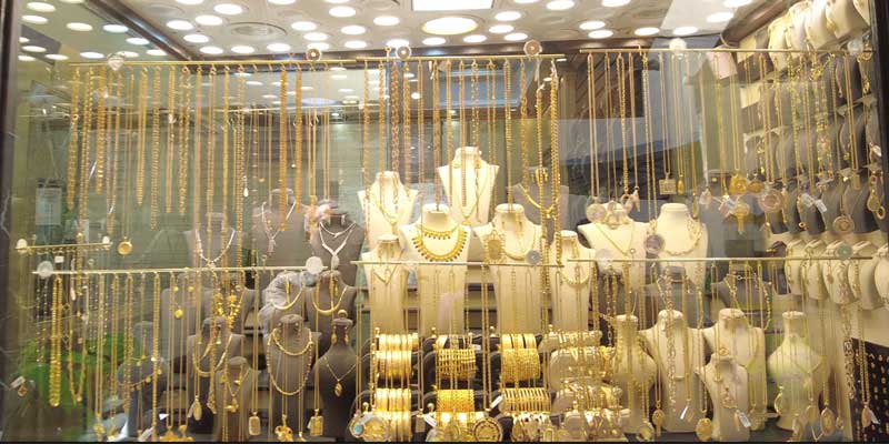  رئيس اتحاديه لوازم خانگی و طلافروشان شهرستان دليجان عنوان کرد: متاسفانه با وجود پیشنهادهای مکرر برای حضور حداقل یک نماینده از صنف طلا در اتحادیه صنفی شهرستان، هیچ‌کدام از طلافروشان دلیجان تمایلی به حضور در هیئت مدیره اتحادیه ندارند.