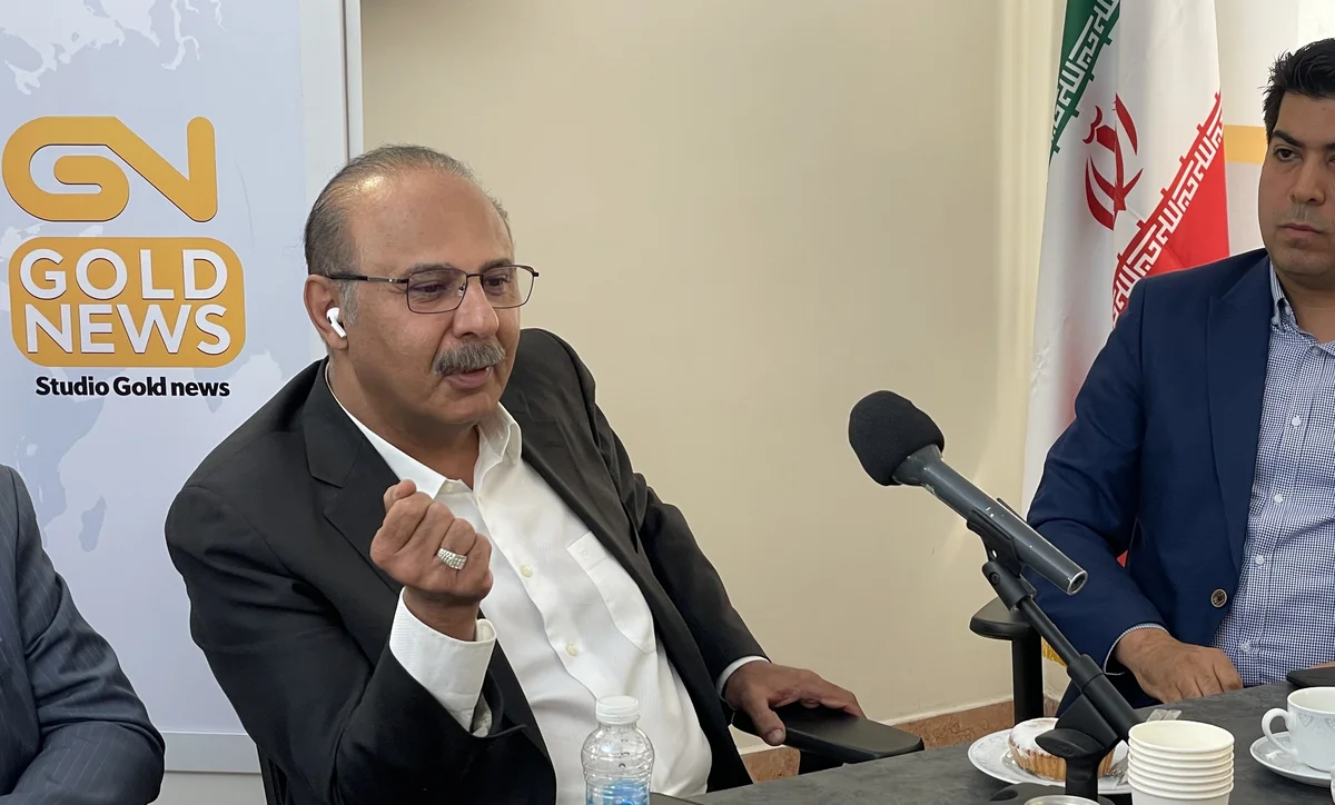 یک تولید کننده طلا تأکید کرد: «ایجاد تنوع در عیار طلا و تغییر دیدگاه مردم از سرمایه‌گذاری صرف در طلای خام و آب‌شده به سمت مصنوعات زینتی، دو کلید اصلی برای خروج از بحران بازار و بازگشت رونق به کارگاه‌های تولیدی هستند؛ رویکردی که علاوه بر افزایش قدر...