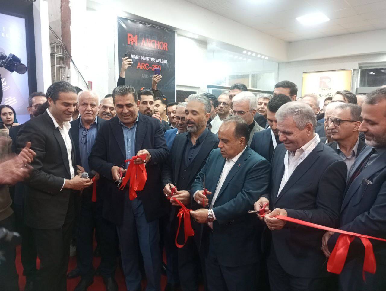 رئیس اتحادیه طلا و جواهر ساری، از برگزاری موفقیت‌آمیز نخستین نمایشگاه تخصصی طلا، جواهر، نقره، ساعت، گوهرسنگ و صنایع وابسته در استان مازندران پس از چهار دهه خبر داد و آن را گامی مهم در جهت اثبات توانمندی‌های منطقه و رونق تولید داخلی دانست.